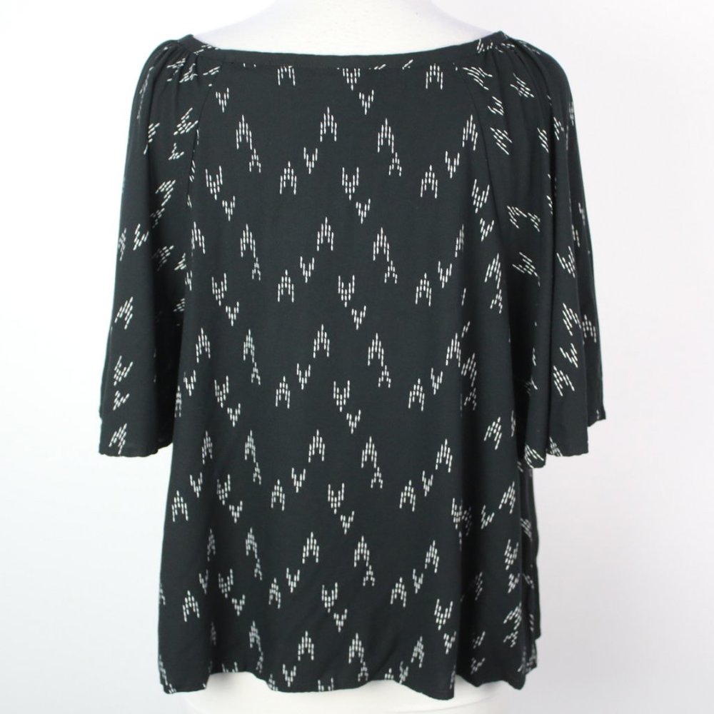 Ava & Viv Womens 1X Arrow Flare Sleeve Top - Picture 2 of 4